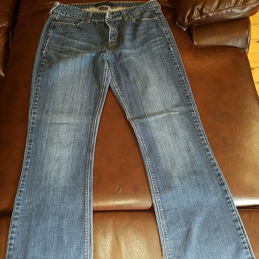 🌺Levi Jeans 526 slender boot cut🌺 5 for $20